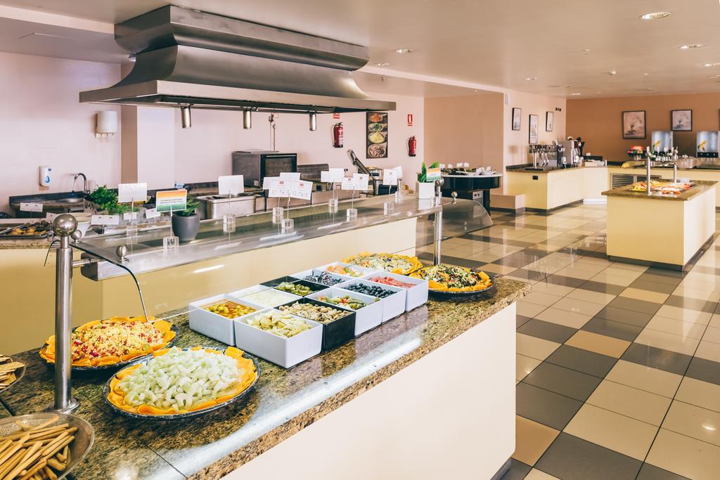 Grand Muthu Golf Plaza Hotel & Spa San Miguel de Abona Luaran gambar A buffet at a hotel